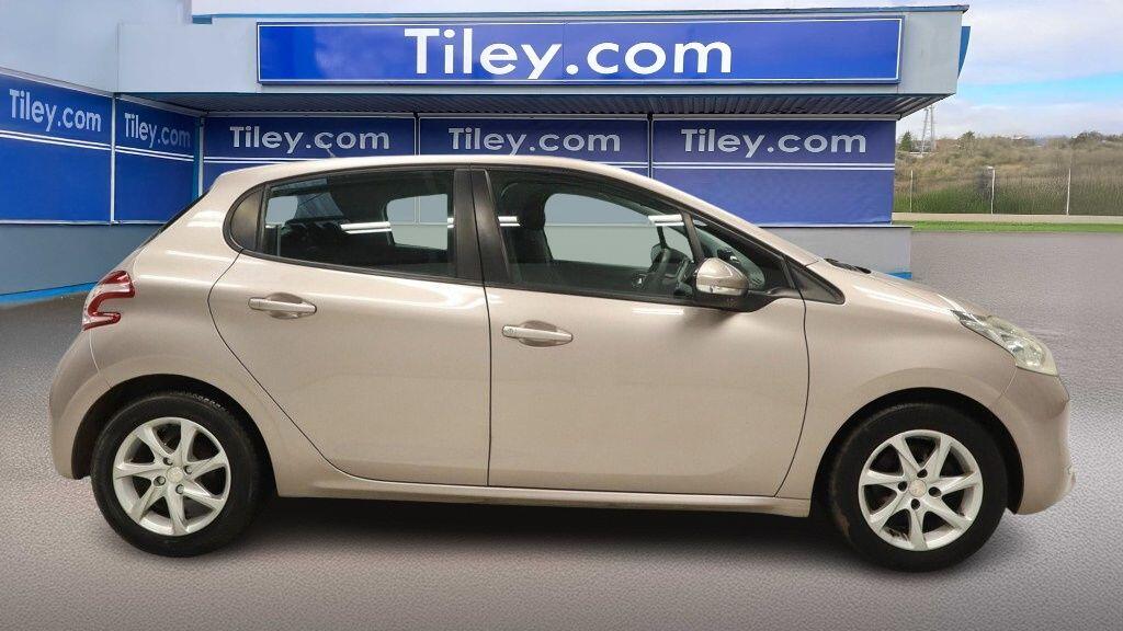 Used Peugeot 208 2014 for sale - 77216339: Photo 6