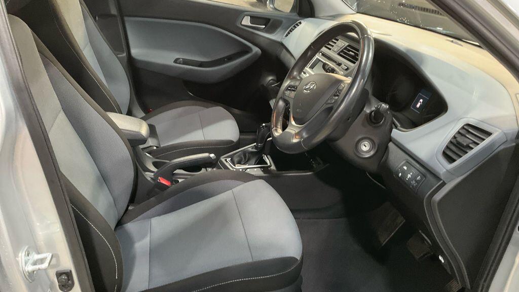 Used Hyundai i20 2015 for sale - 77030041: Photo 9