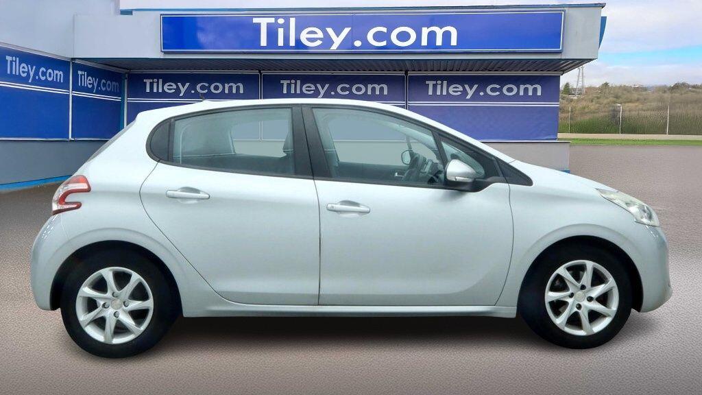 Used Peugeot 208 2013 for sale - 77174954: Photo 6
