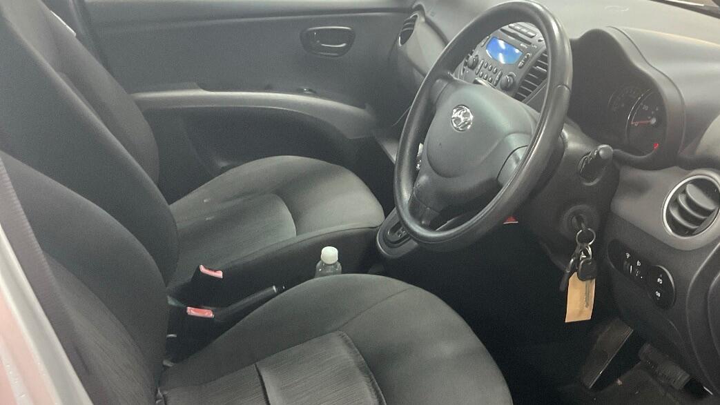 Used Hyundai i10 2011 for sale - 76597273: Photo 5