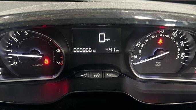 Used Peugeot 208 2017 for sale - 77162723: Photo 11