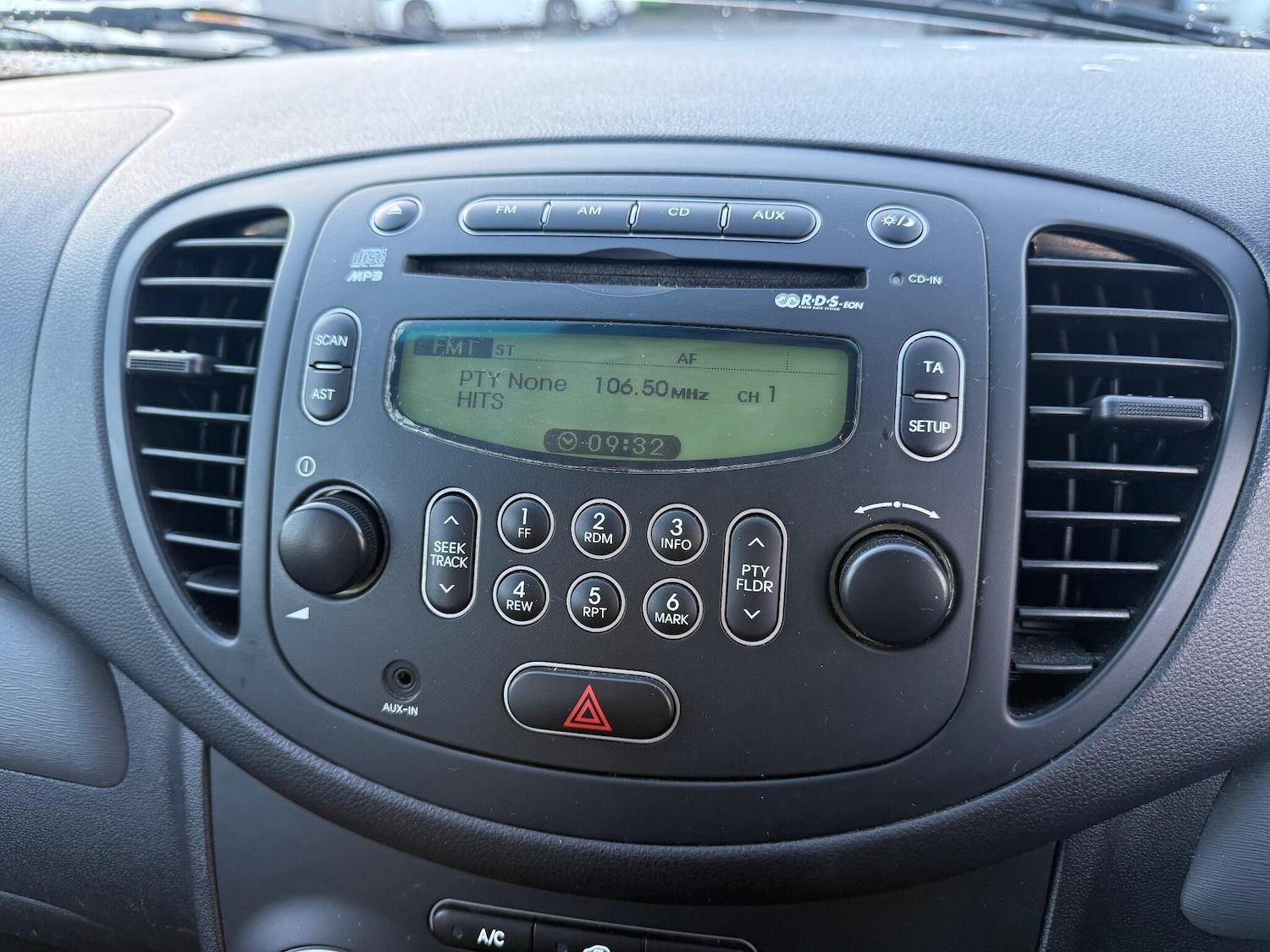 Used Hyundai i10 2010 for sale - 76865743: Photo 17