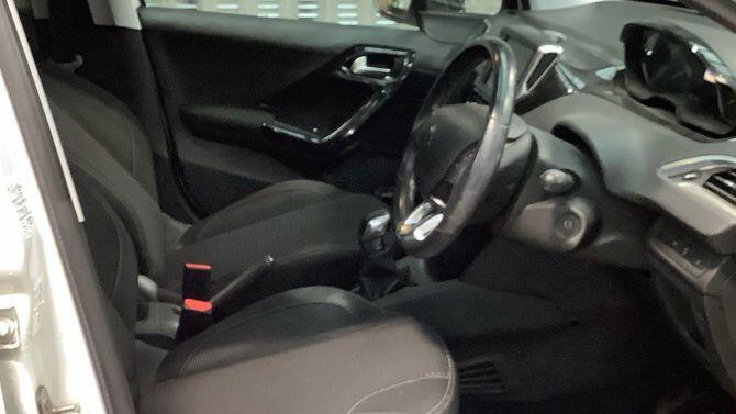 Used Peugeot 208 2018 for sale - 76688645: Photo 9