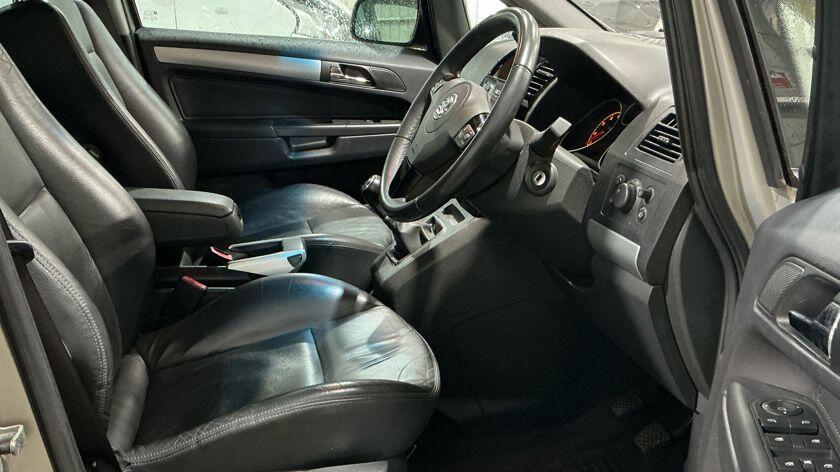 Used Vauxhall Zafira 2010 for sale - 77215169: Photo 9