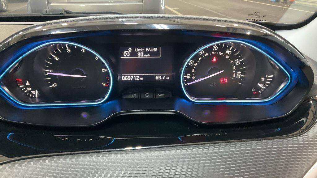 Used Peugeot 2008 2017 for sale - 76549228: Photo 11