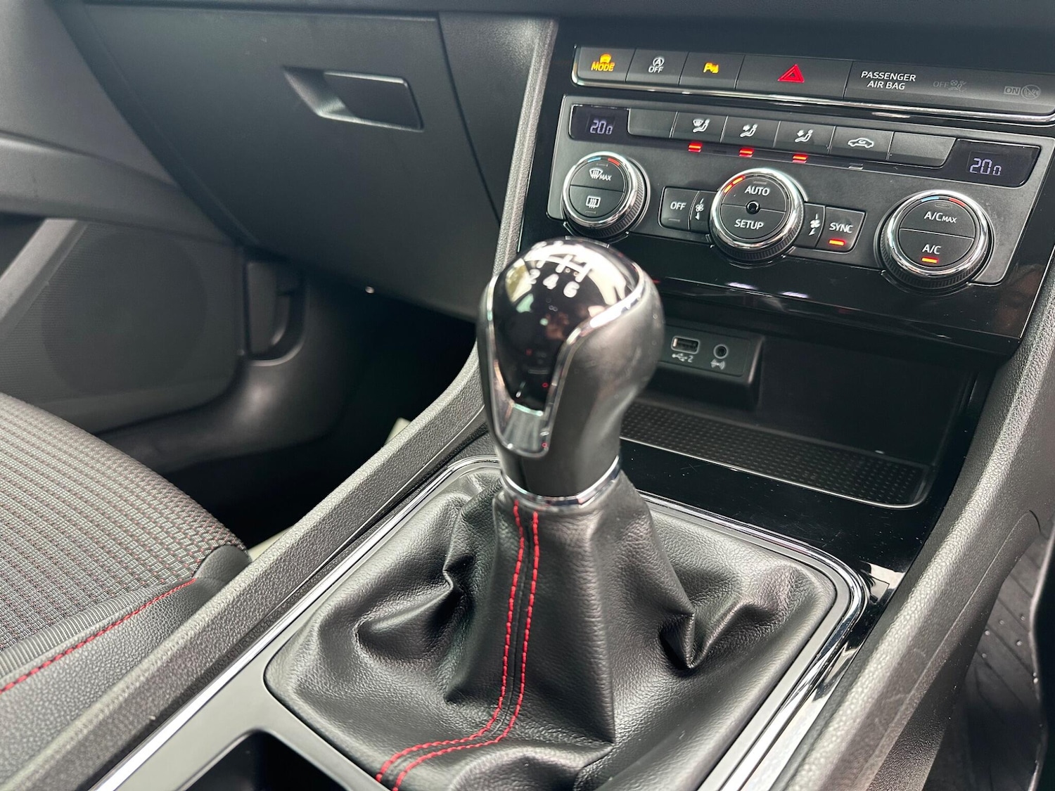 Used SEAT Leon 2019 for sale - 76632980: Photo 52