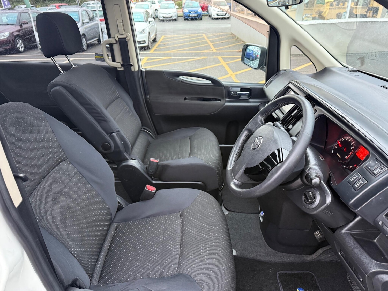 Used Nissan Serena 2018 for sale - 76597333: Photo 12