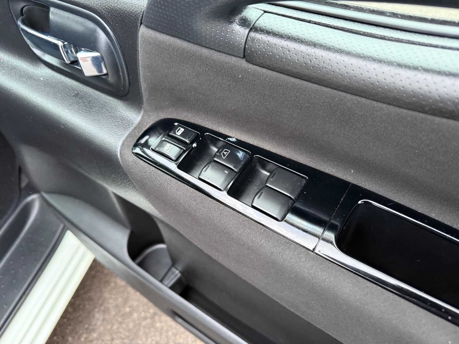 Used Nissan Serena 2018 for sale - 76597333: Photo 14