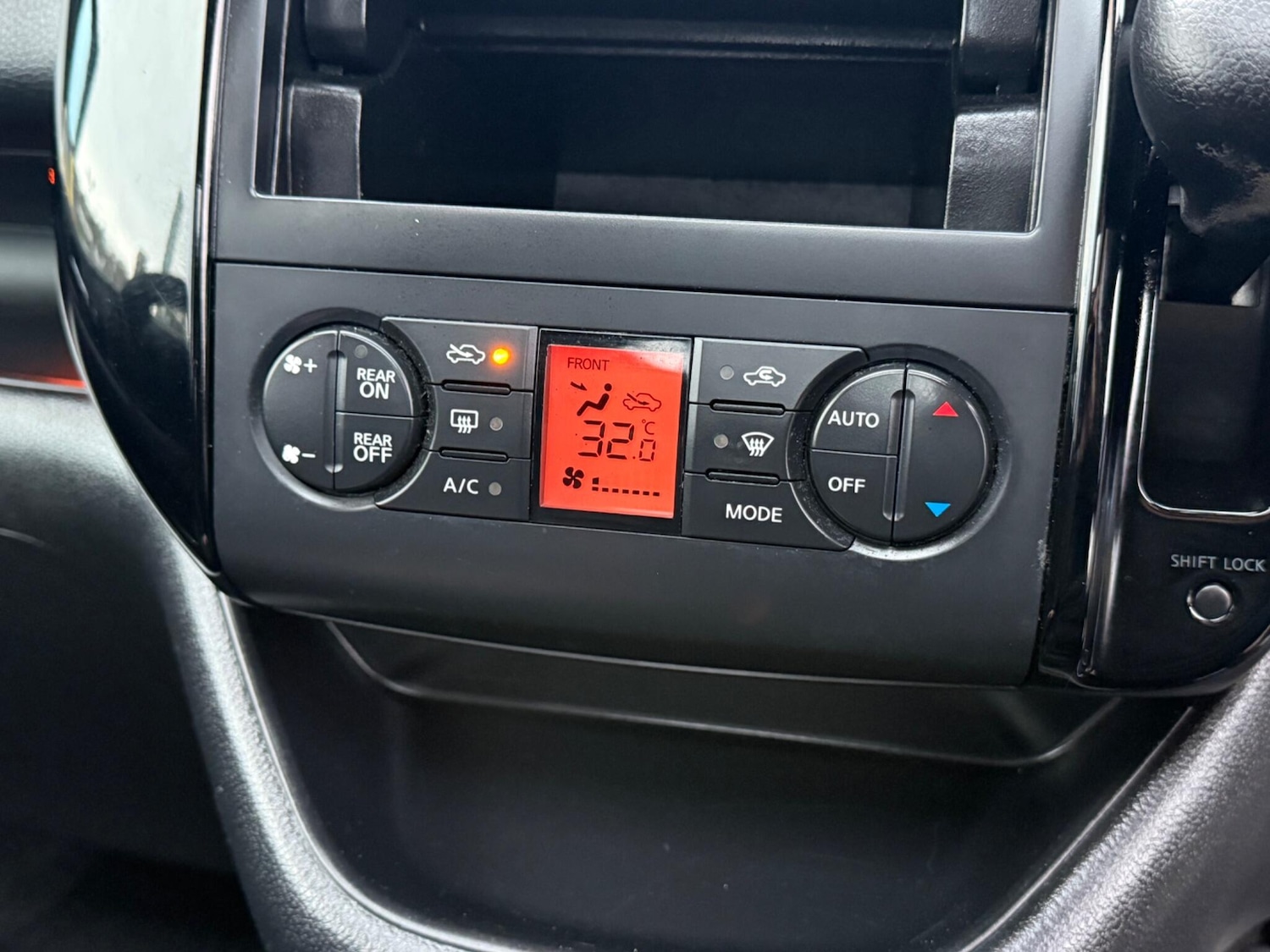 Used Nissan Serena 2018 for sale - 76597333: Photo 18