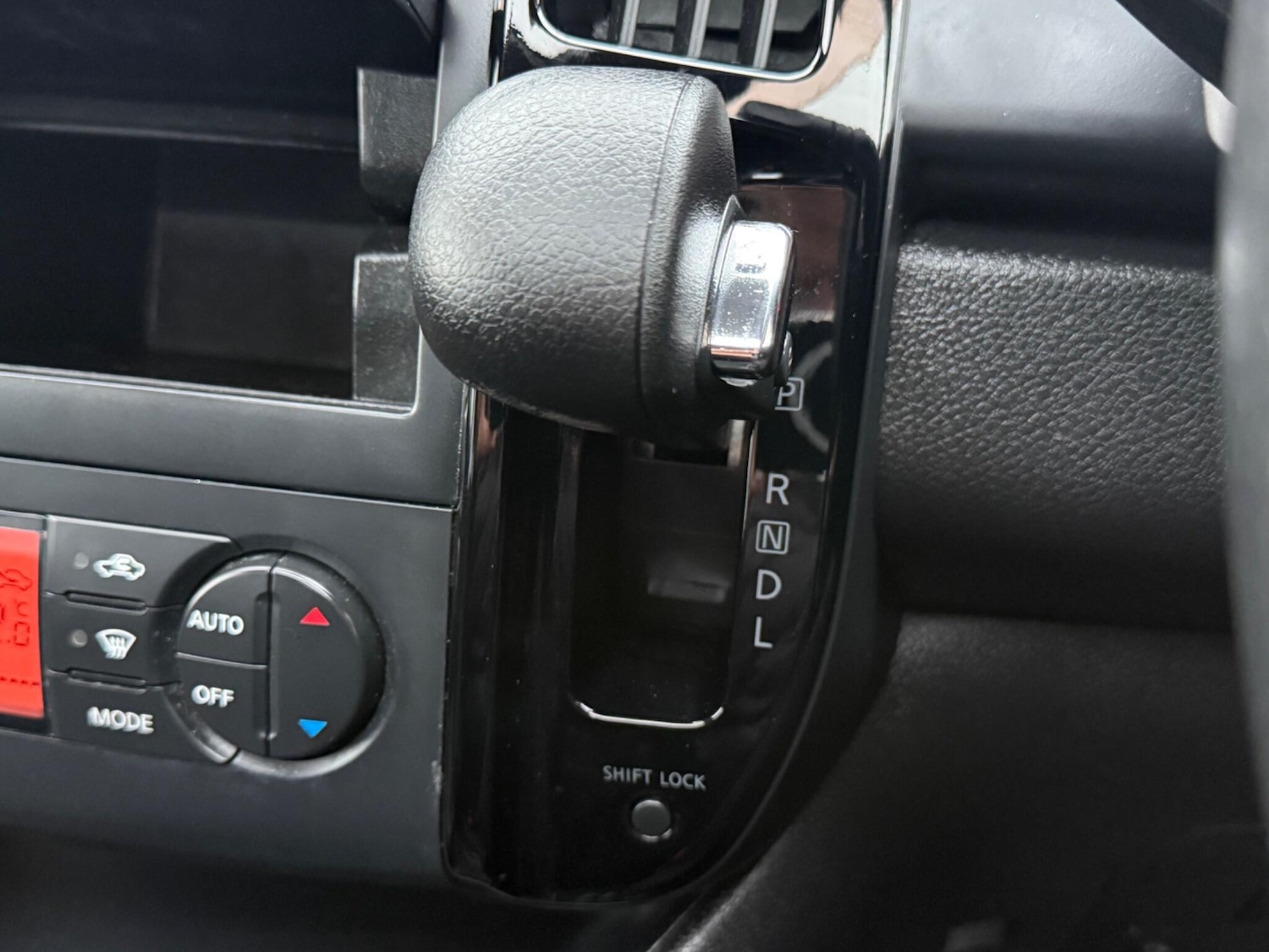 Used Nissan Serena 2018 for sale - 76597333: Photo 19