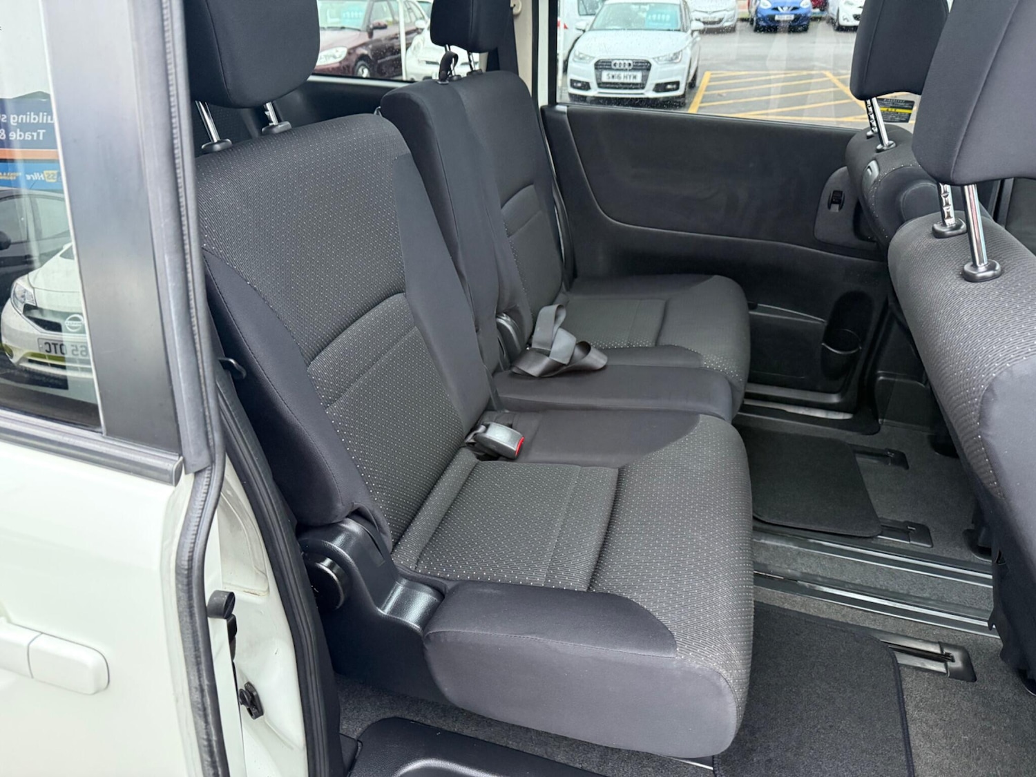 Used Nissan Serena 2018 for sale - 76597333: Photo 22