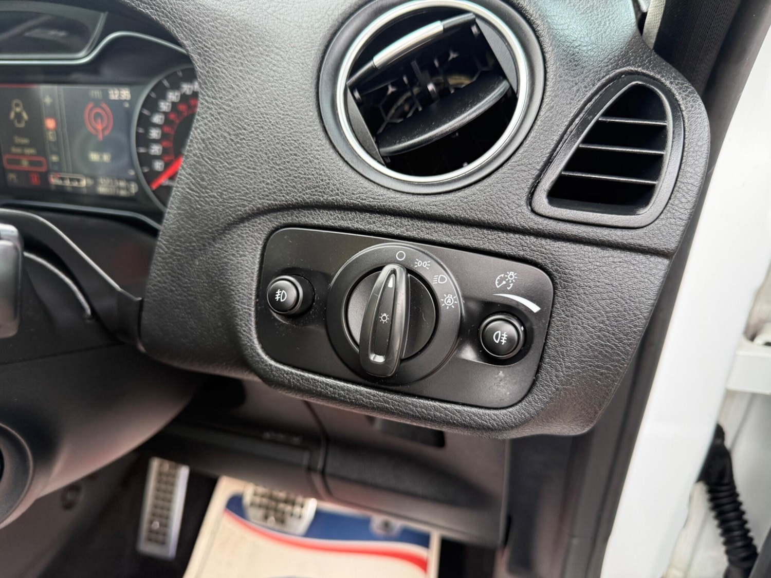 Used Ford S-Max 2013 for sale - 77330854: Photo 13