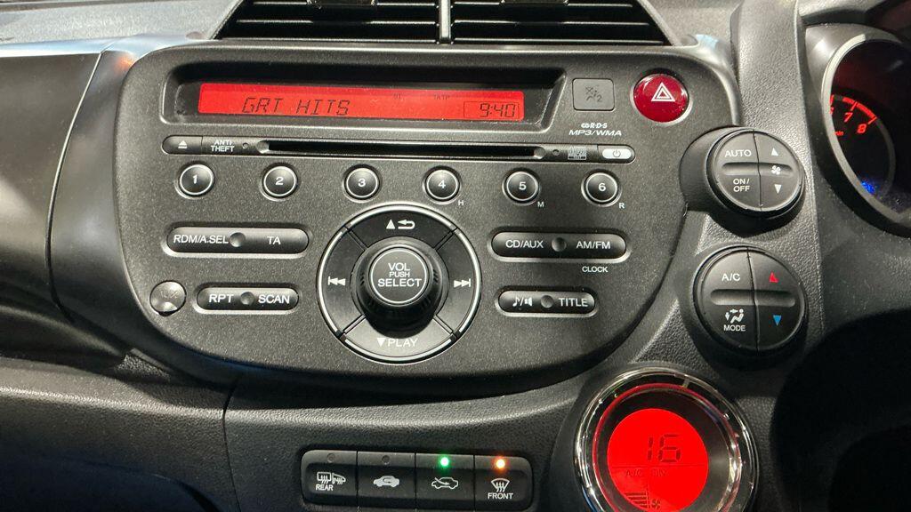 Used Honda Jazz 2015 for sale - 76700703: Photo 9