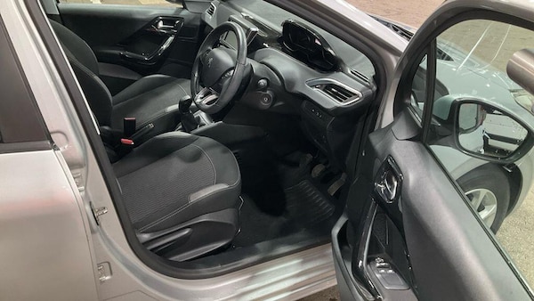 Used Peugeot 208 2015 for sale - 76175617: Photo 9