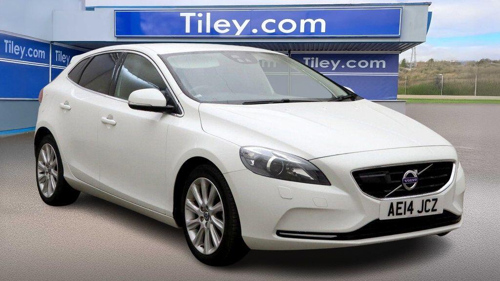 Used Volvo V40 2025 for sale - 76742477: Photo 1