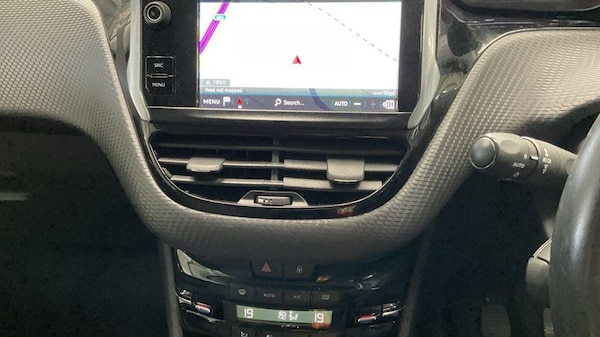 Used Peugeot 208 2018 for sale - 76175587: Photo 10