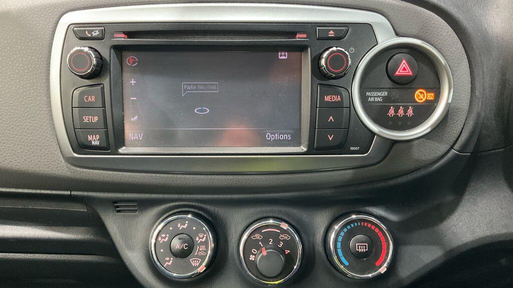 Used Toyota Yaris 2011 for sale - 76671704: Photo 10