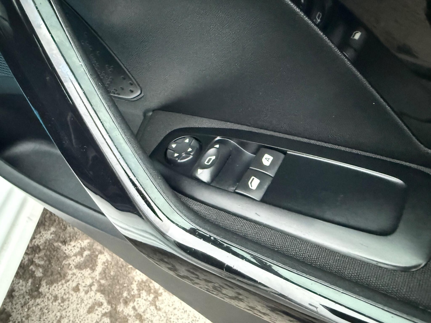 Used Peugeot 208 2014 for sale - 77029231: Photo 14