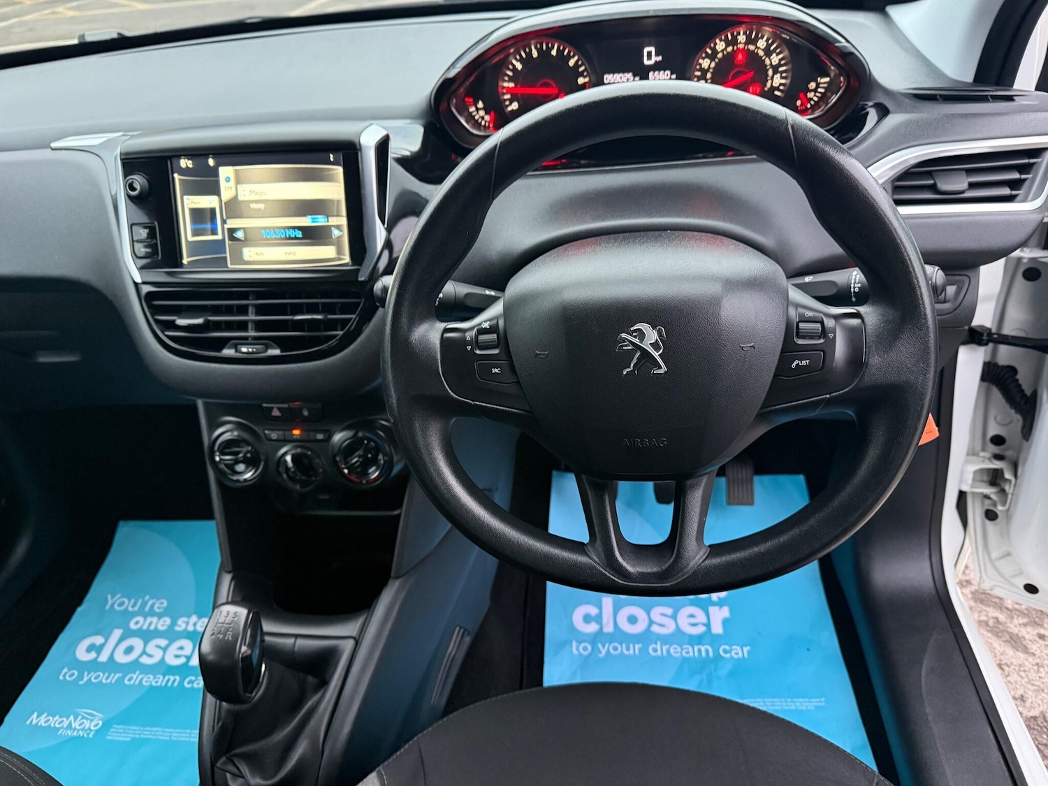 Used Peugeot 208 2014 for sale - 77029231: Photo 15