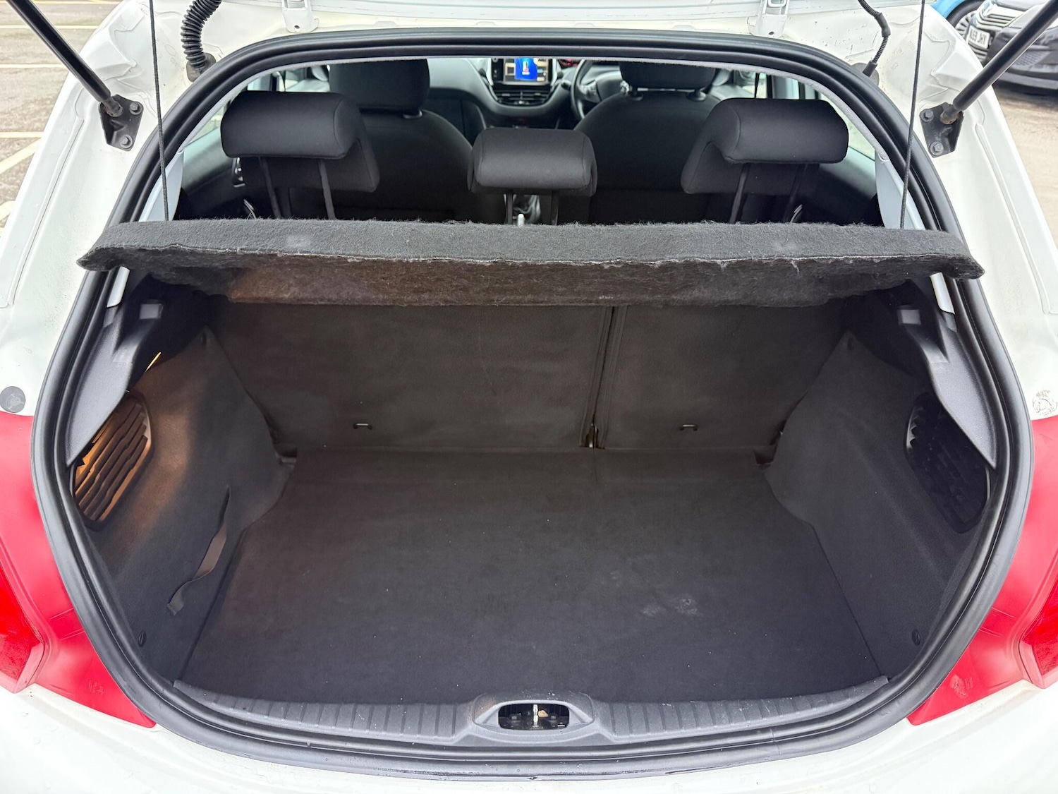 Used Peugeot 208 2014 for sale - 77029231: Photo 25