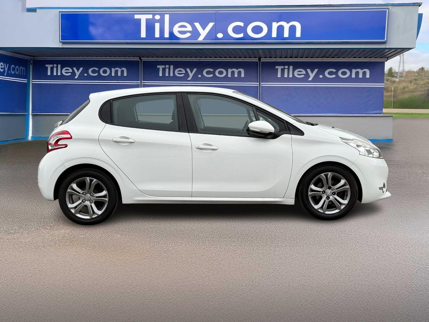 Used Peugeot 208 2014 for sale - 77029231: Photo 7