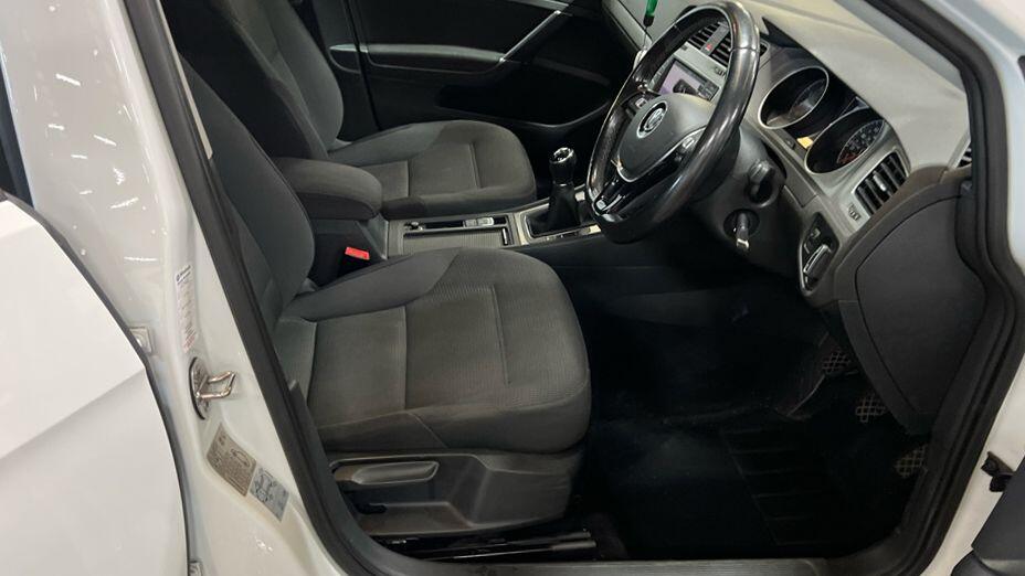 Used Volkswagen Golf 2017 for sale - 76989586: Photo 9