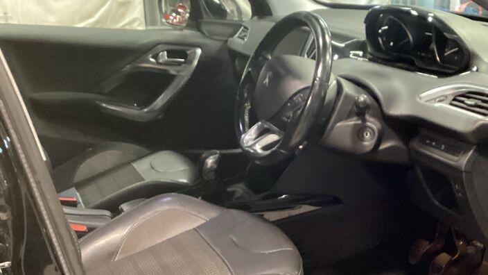 Used Peugeot 2008 2018 for sale - 76849582: Photo 9