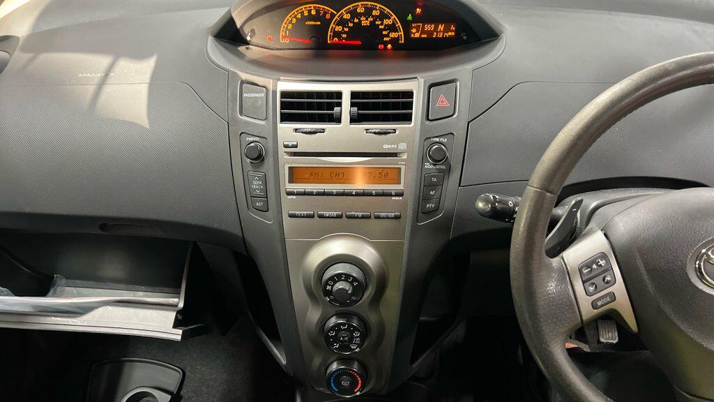 Used Toyota Yaris 2010 for sale - 77143382: Photo 10