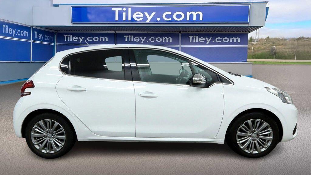 Used Peugeot 208 2015 for sale - 77174951: Photo 6