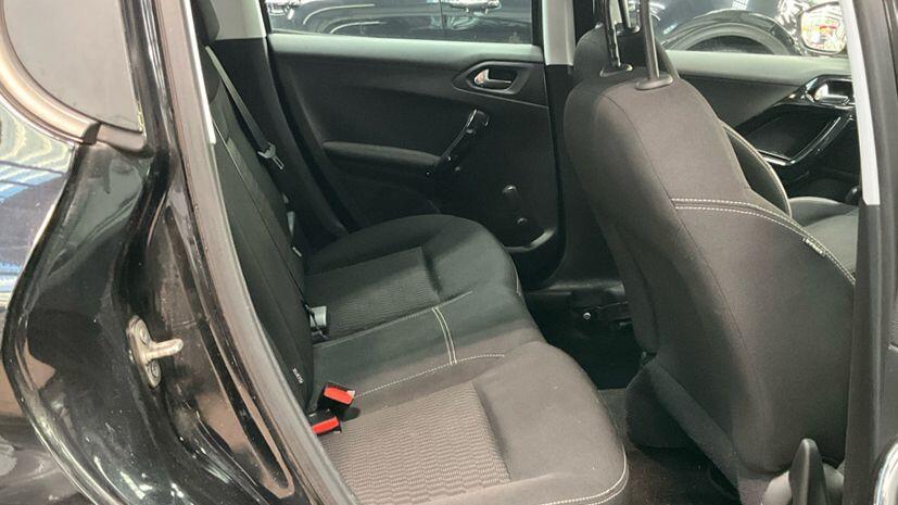 Used Peugeot 208 2016 for sale - 76936436: Photo 12