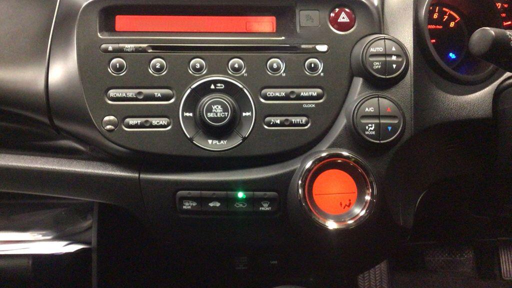 Used Honda Jazz 2014 for sale - 76850300: Photo 10