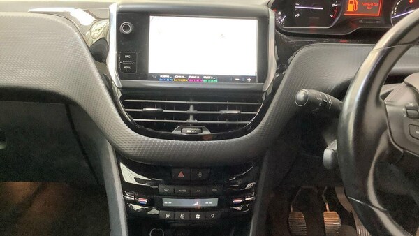 Used Peugeot 208 2018 for sale - 76109780: Photo 10