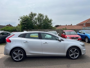 Used Volvo V40 2015 for sale - 78674150: Photo