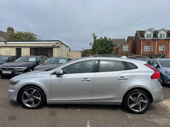 Used Volvo V40 2015 for sale - 78674150: Photo