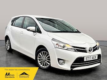 Used Toyota Verso 2017 for sale - 79840555: Photo