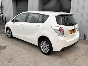 Used Toyota Verso 2017 for sale - 79840555: Photo