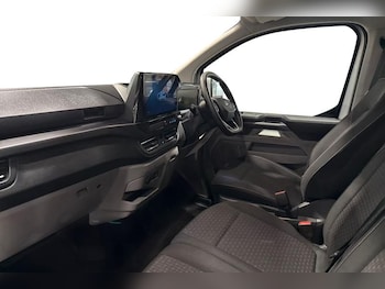 Used Ford Tourneo Custom 2025 for sale - 76580803: Photo