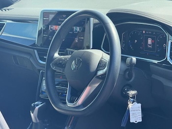 Used Volkswagen T-Roc 2023 for sale - 78757603: Photo