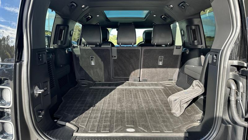 Used Land Rover Defender 2023 for sale - 77301028: Photo 10