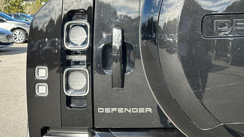 Used Land Rover Defender 2023 for sale - 77301028: Photo 25