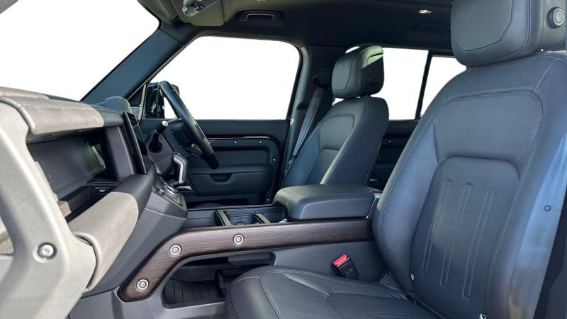 Used Land Rover Defender 2023 for sale - 77301028: Photo 3