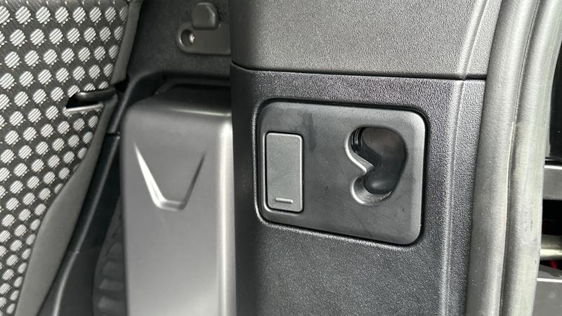 Used Land Rover Defender 2023 for sale - 77301180: Photo 27