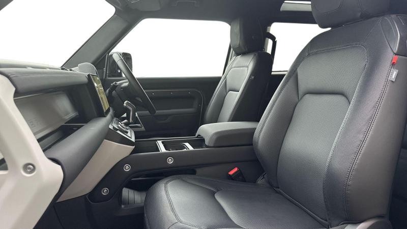 Used Land Rover Defender 2023 for sale - 77301180: Photo 3