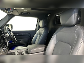 Used Land Rover Defender 2024 for sale - 77301062: Photo