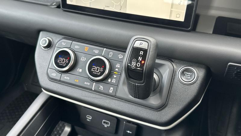 Used Land Rover Defender 2021 for sale - 77301040: Photo 13