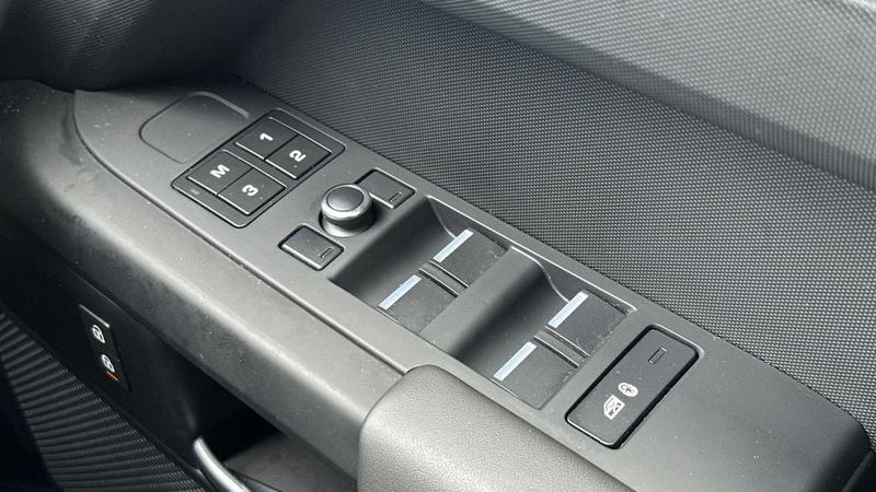 Used Land Rover Defender 2021 for sale - 77301040: Photo 25