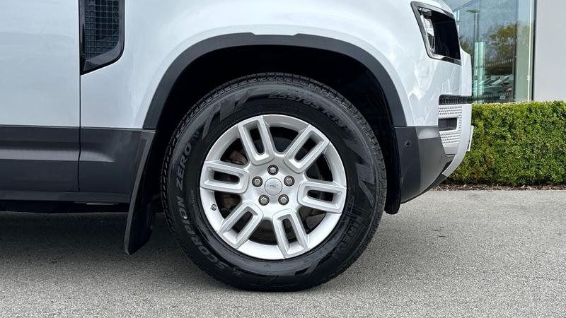 Used Land Rover Defender 2021 for sale - 77301040: Photo 8