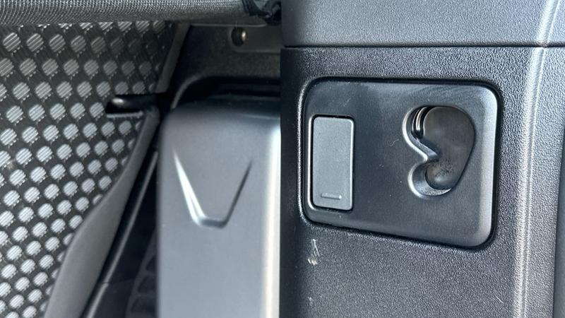 Used Land Rover Defender 2024 for sale - 77301043: Photo 27