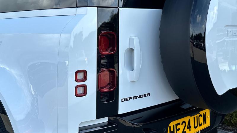 Used Land Rover Defender 2024 for sale - 77301032: Photo 19