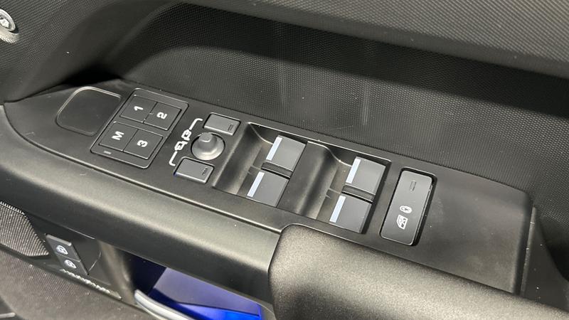 Used Land Rover Defender 2025 for sale - 77301053: Photo 25